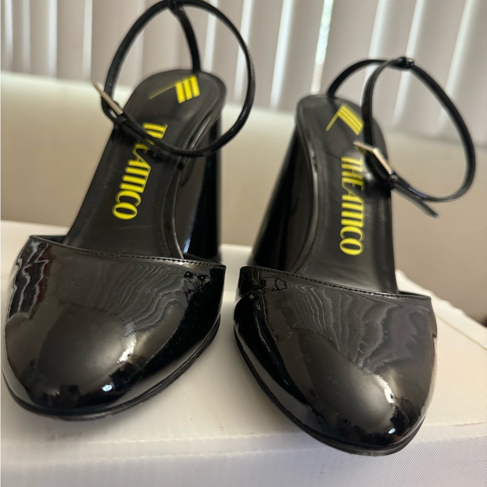 THE ATTICO
Luz patent-leather pumps 38